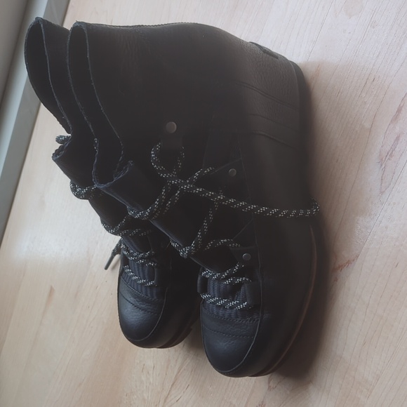 Sorel Wmns black wedges size 9.5 - Picture 3 of 5